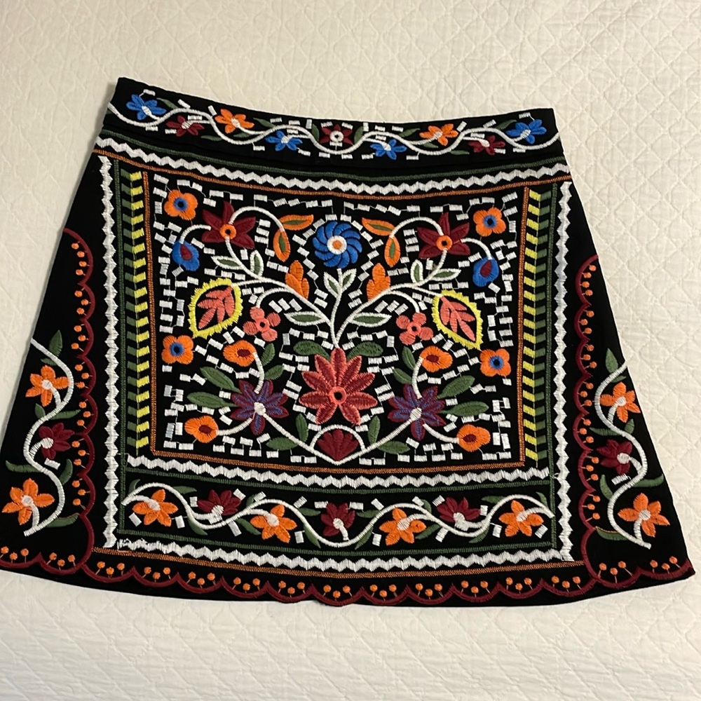 Embroidered mini skirt